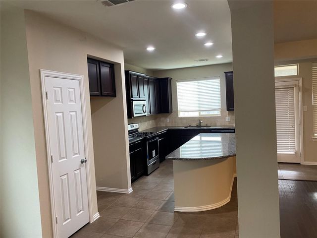 1512 Cockatiel Drive, Little Elm, TX 75068