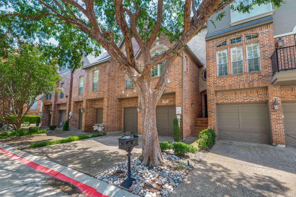 4141 Towne Green Circle, Addison, TX 75001