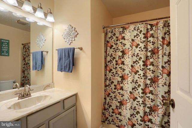 1460 WOODRIDGE DR, Middletown, PA 17057