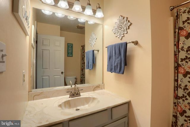 1460 WOODRIDGE DR, Middletown, PA 17057