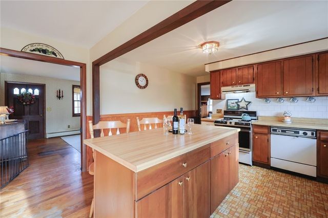 343 American Legion Highway, Westport, MA 02790