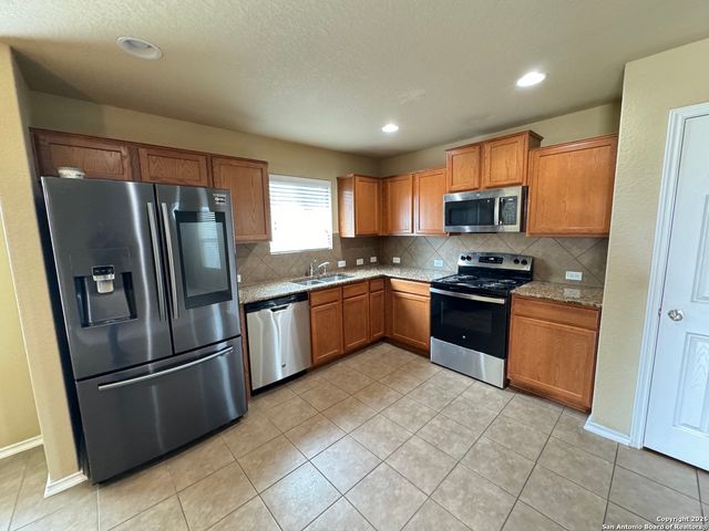 1411 Dry Eagle, San Antonio, TX 78245