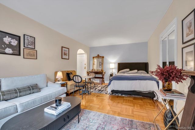 8380 118th Street 2P, Kew Gardens, NY 11415