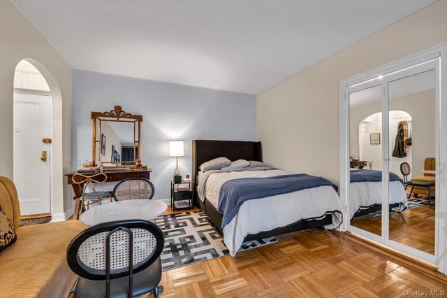 8380 118th Street 2P, Kew Gardens, NY 11415