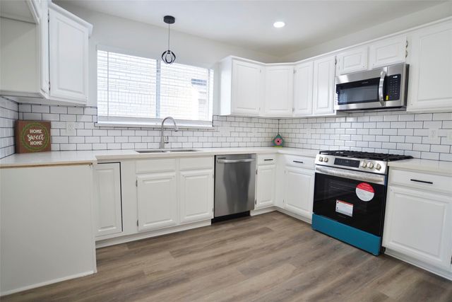 16002 Constitution Lane, Friendswood, TX 77546