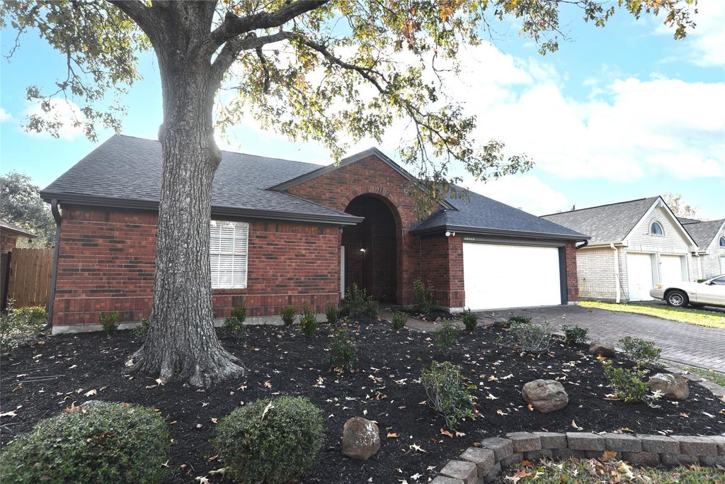 16002 Constitution Lane, Friendswood, TX 77546