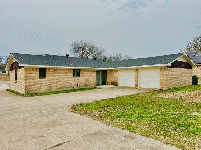 1210 E Jefferson Street, Van Alstyne, TX 75495