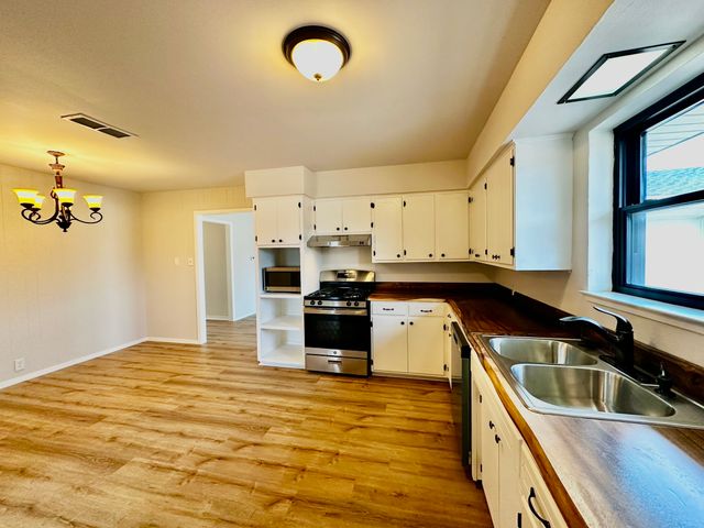 1210 E Jefferson Street, Van Alstyne, TX 75495