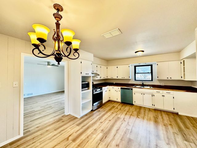 1210 E Jefferson Street, Van Alstyne, TX 75495