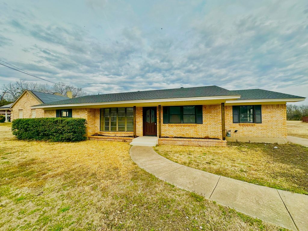 1210 E Jefferson Street, Van Alstyne, TX 75495