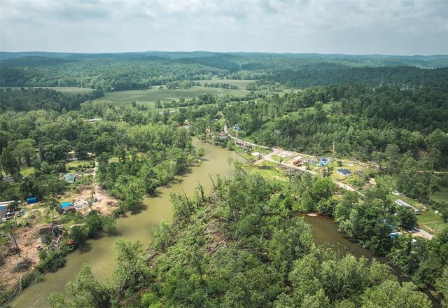 882 Wayne 459, Piedmont, MO 63957