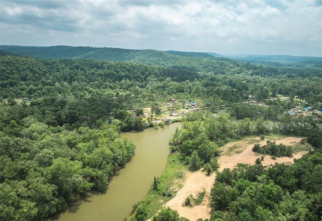 882 Wayne 459, Piedmont, MO 63957