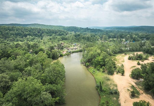 882 Wayne 459, Piedmont, MO 63957