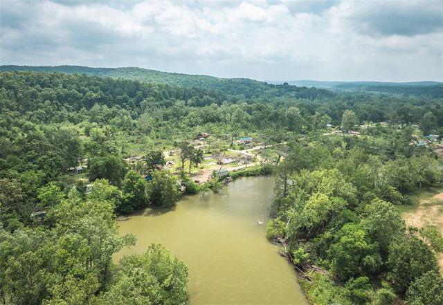 882 Wayne 459, Piedmont, MO 63957