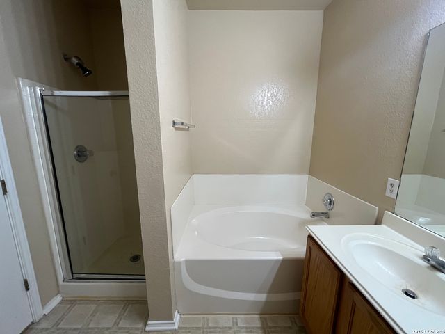 1231 Jordan Xing, San Antonio, TX 78221