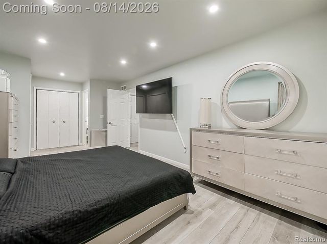 29101 Hayes Road, Warren, MI 48088