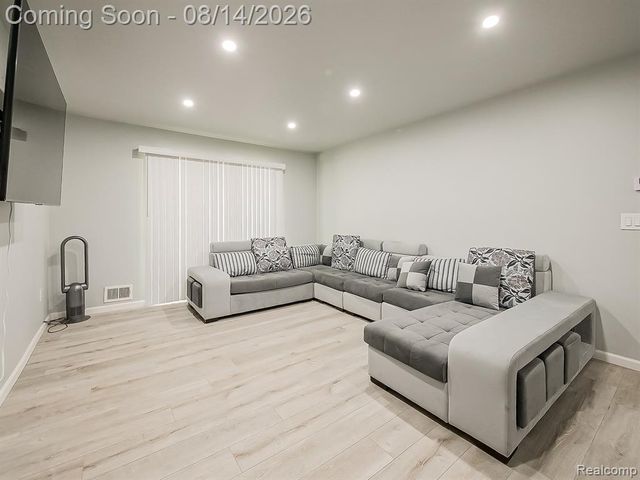 29101 Hayes Road, Warren, MI 48088