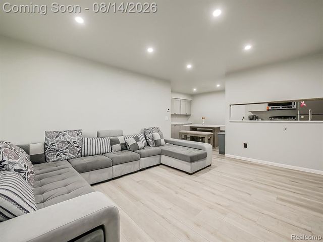 29101 Hayes Road, Warren, MI 48088