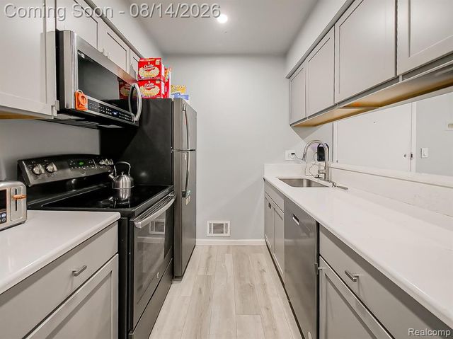 29101 Hayes Road, Warren, MI 48088