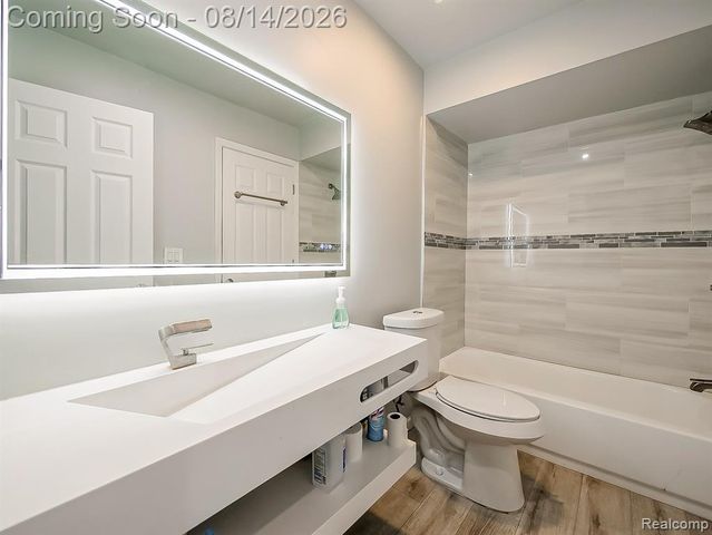 29101 Hayes Road, Warren, MI 48088