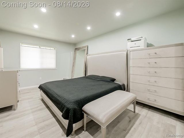 29101 Hayes Road, Warren, MI 48088