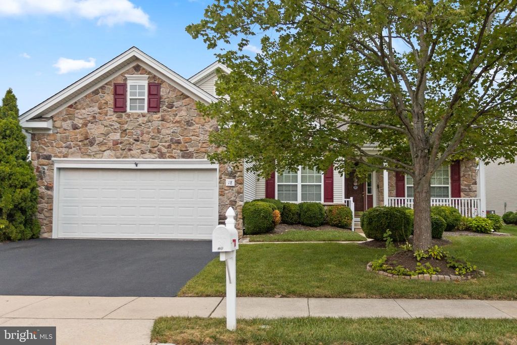 18 GARFIELD CT, COLUMBUS, NJ 08022 — exterior