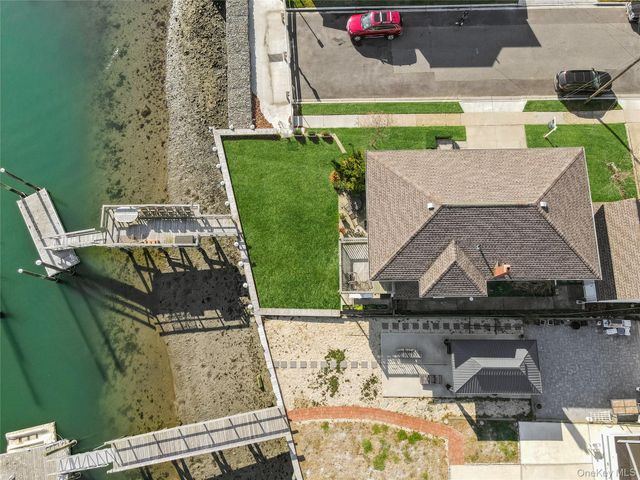 255 Delaware Avenue, Island Park, NY 11558