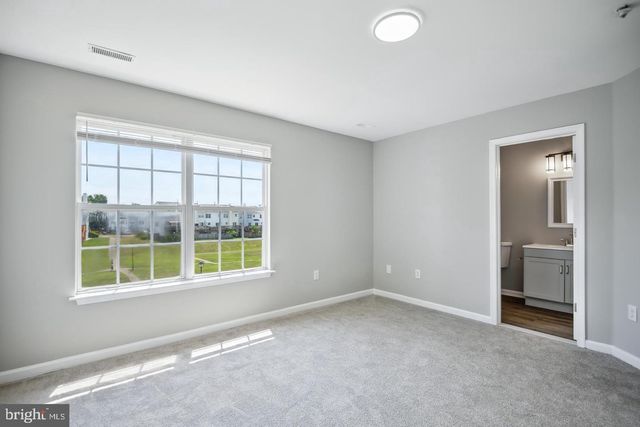 7135 LADD CIR, Frederick, MD 21703