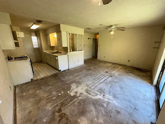 6415 Cinnamon Oaks Drive, Dallas, TX 75241