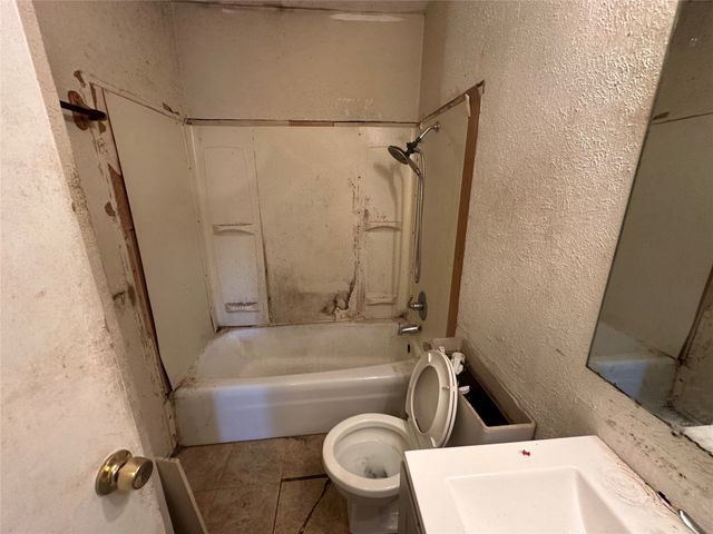 6415 Cinnamon Oaks Drive, Dallas, TX 75241