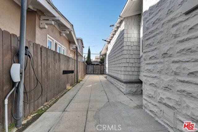 119 S Hobart Boulevard, Los Angeles, CA 90004