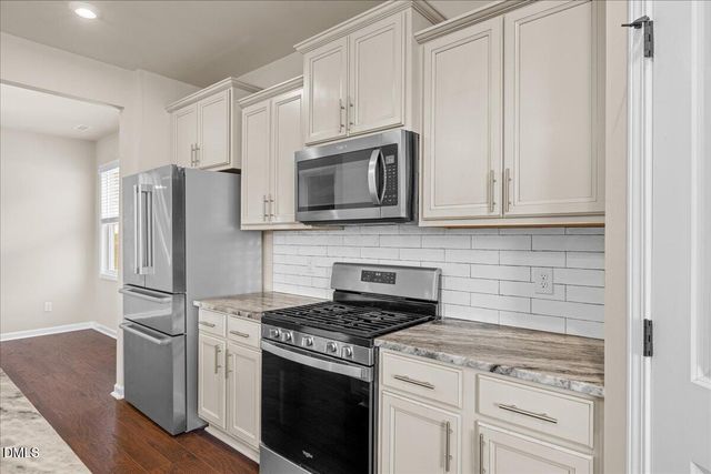 195 S Stonehaven Way, Clayton, NC 27527