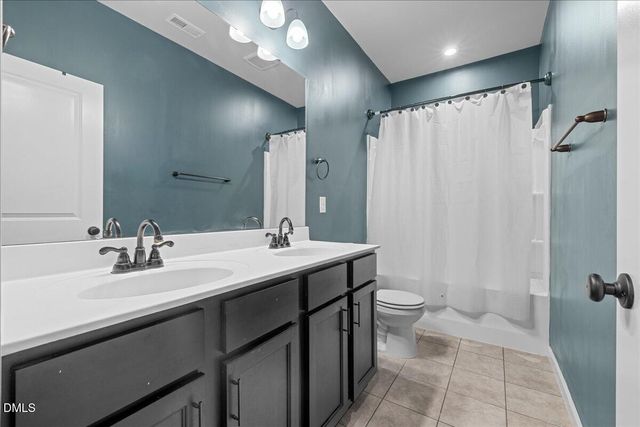 195 S Stonehaven Way, Clayton, NC 27527