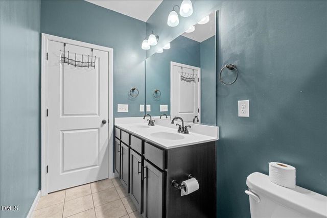 195 S Stonehaven Way, Clayton, NC 27527