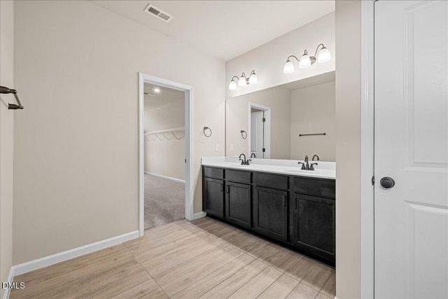 195 S Stonehaven Way, Clayton, NC 27527