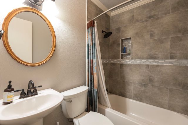 4142 County Road 1001, Mckinney, TX 75071