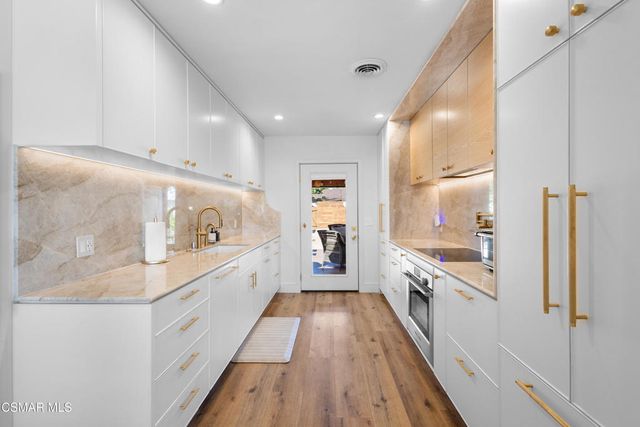 7039 Sylvia Avenue, Reseda, CA 91335