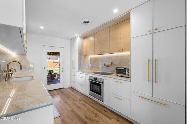 7039 Sylvia Avenue, Reseda, CA 91335