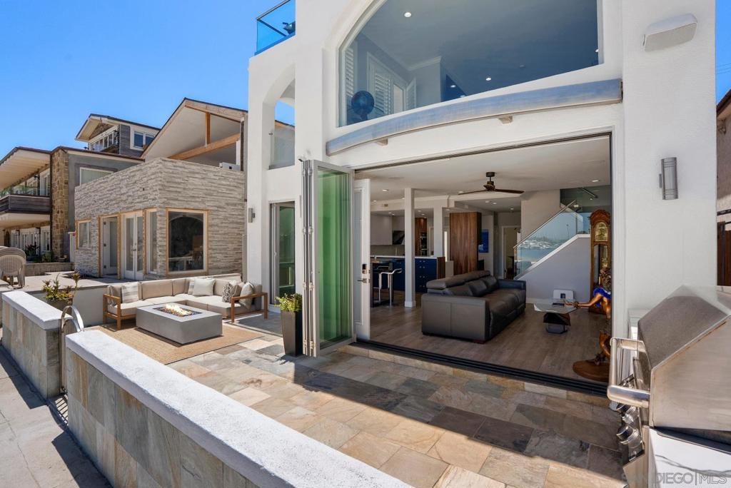 Image 10 of property listing at 3490 Bayside Walk A, San Diego, CA 92109