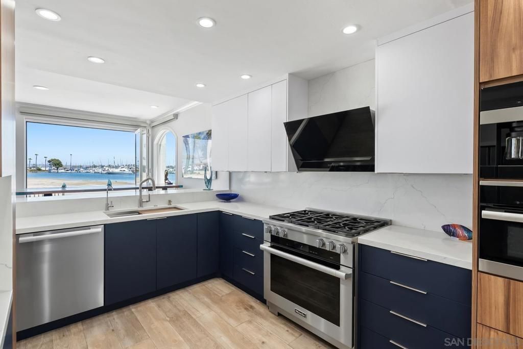 Image 19 of property listing at 3490 Bayside Walk A, San Diego, CA 92109