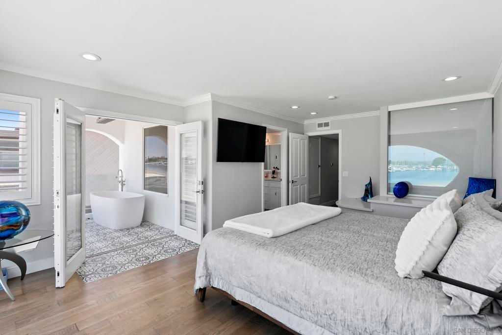 Image 24 of property listing at 3490 Bayside Walk A, San Diego, CA 92109