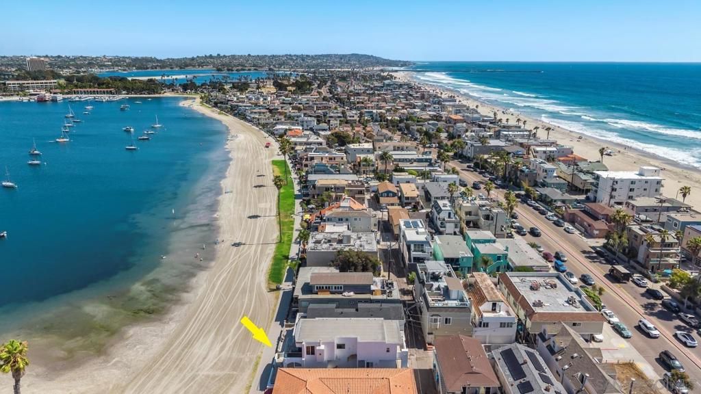 Image 44 of property listing at 3490 Bayside Walk A, San Diego, CA 92109