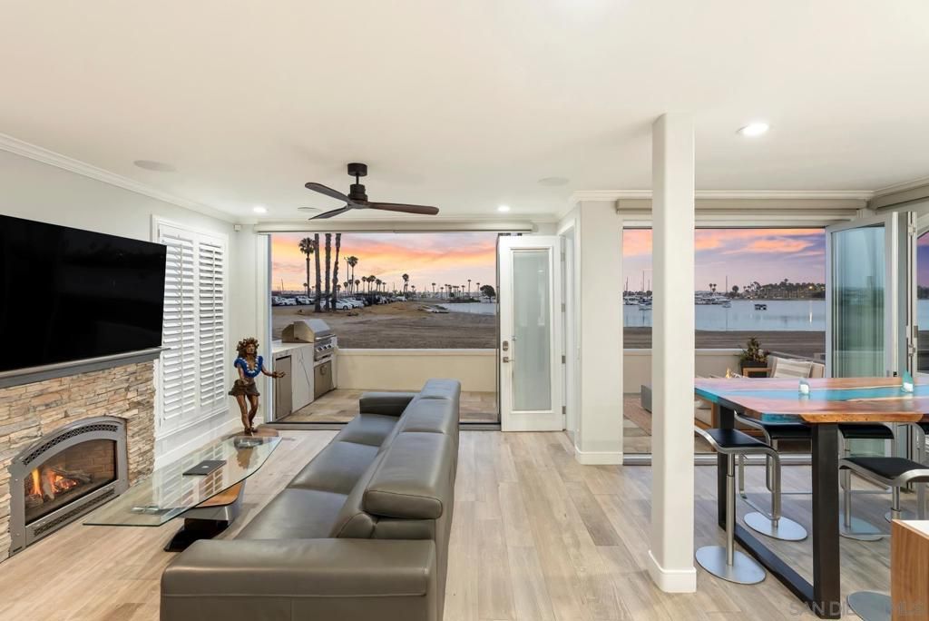 Image 4 of property listing at 3490 Bayside Walk A, San Diego, CA 92109