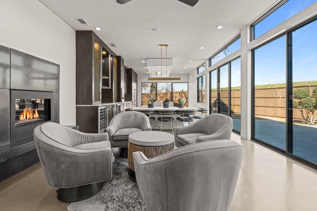 921 N Bailey Avenue, Fort Worth, TX 76107