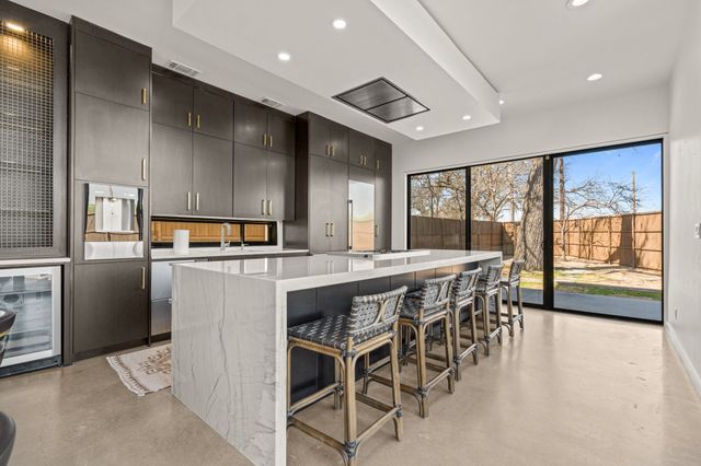 921 N Bailey Avenue, Fort Worth, TX 76107