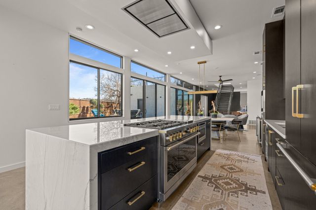 921 N Bailey Avenue, Fort Worth, TX 76107