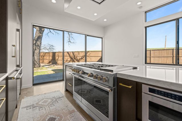 921 N Bailey Avenue, Fort Worth, TX 76107