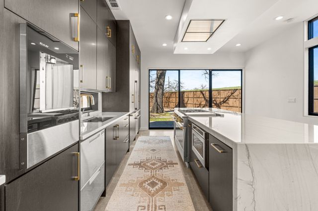 921 N Bailey Avenue, Fort Worth, TX 76107