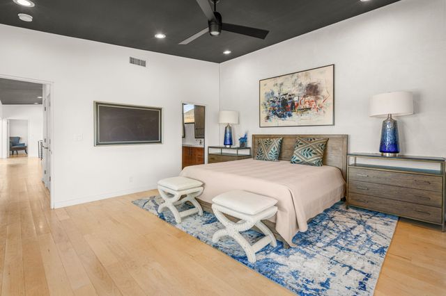 921 N Bailey Avenue, Fort Worth, TX 76107