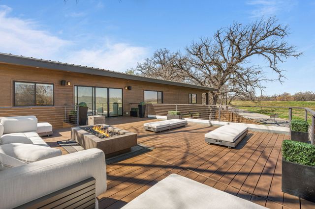 921 N Bailey Avenue, Fort Worth, TX 76107